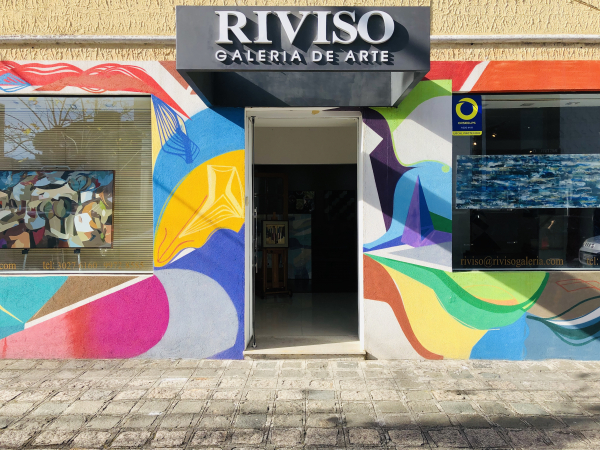 A Riviso Galeria de Arte está localizada na Alameda Dr. Carlos de Carvalho, 1577 – Loja 08 – Batel.