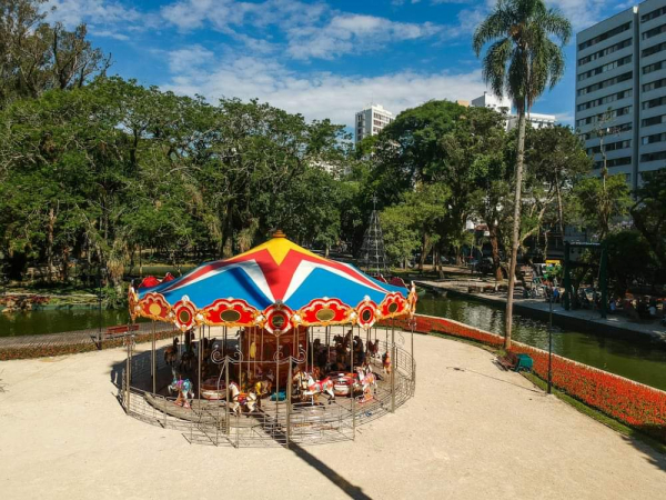 Inicialmente, previsão era de que carrossel ficasse no passeio até 6 de janeiro