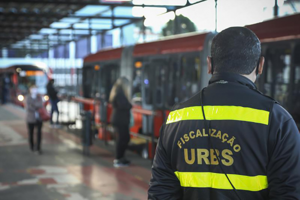 Ônibus em Curitiba: pico de 28 mil passageiros por hora