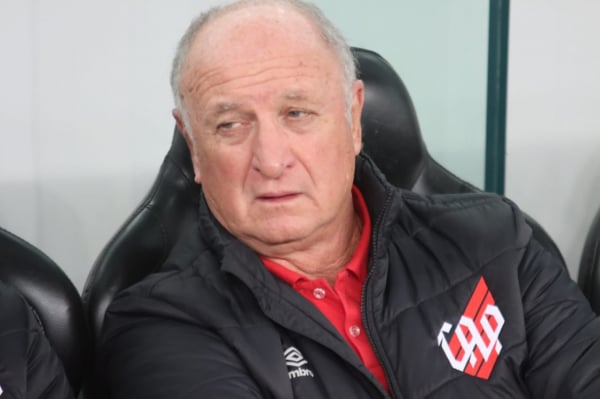 Felipão, sobre Vitor Roque: "O menino tem 17 anos, tem que ir devagar"