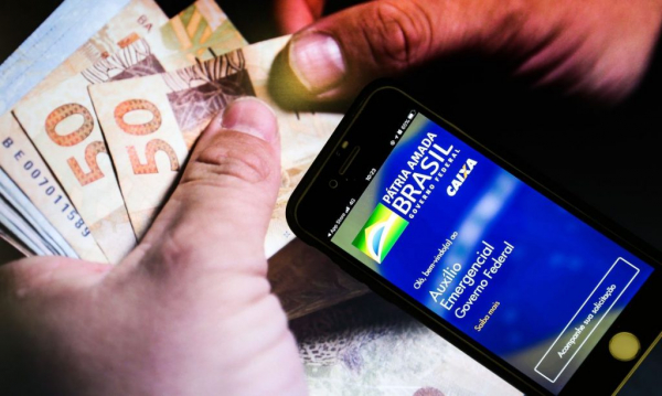 Pagamento do auxílio em 2020 evitou que queda do PIB fosse maior