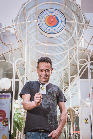 Depois de tantos anos frequentando o empreendimento, Reinaldo ganhou uma homenagem do Bávaro, seu bar favorito na Rua 24 Horas.