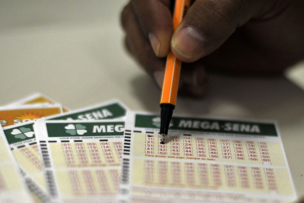 Mega-sena: Aplicado na Poupança da Caixa, o prêmio estimado pode render aproximadamente R$ 130 mil por mês