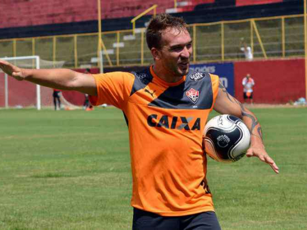 O volante Willian Farias