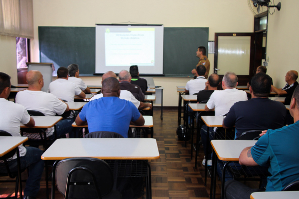 PMs da reserva em treinamento