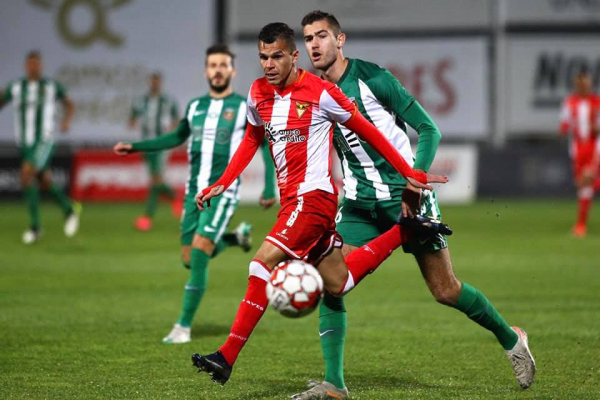 Welinton Junior em ação pelo Aves, de Portugal