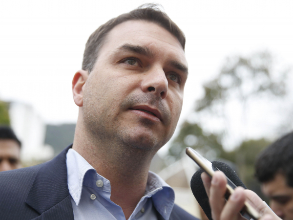 Flávio Bolsonaro prometeu agendar outro dia