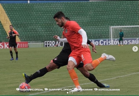 Jogo-treino entre Athletico e Guarani, em Campinas