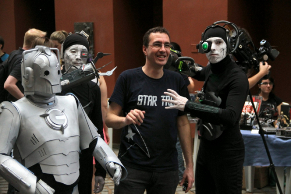 De estandes de grupos nerds a concursos de cosplay, o evento pega carona no universo da série 'Star Trek'.