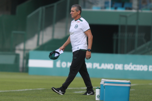 Jorginho: manutenção do time