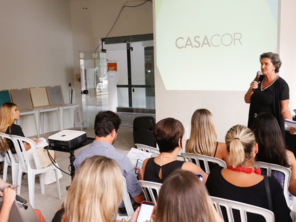 A franqueada da CASACOR Paraná Marina Nessi durante a apresentação das diretrizes da mostra de 2019