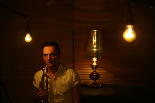 Paulo Miklos como Chet Baker: arredio