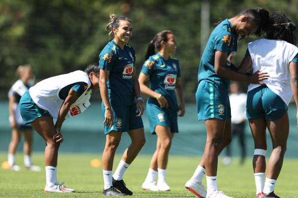 Marta no treino da seleção