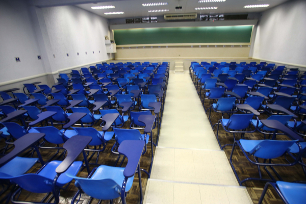 Para professor, universidades usam pandemia como desculpa para demitir