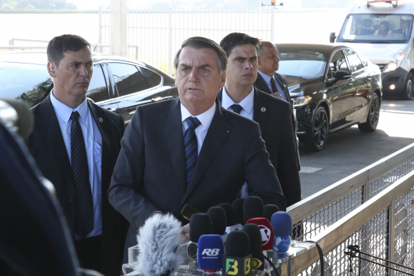 Bolsonaro: "Vocês sabem como alguns setores do Ministério Público trabalham no Brasil"