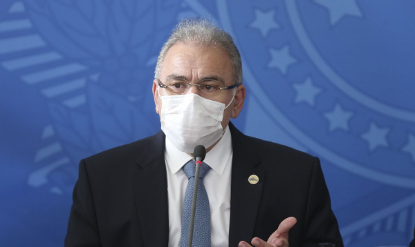 Queiroga: "se todos usarem máscara, temos poder de bloquear o vírus tanto quanto a vacinação".