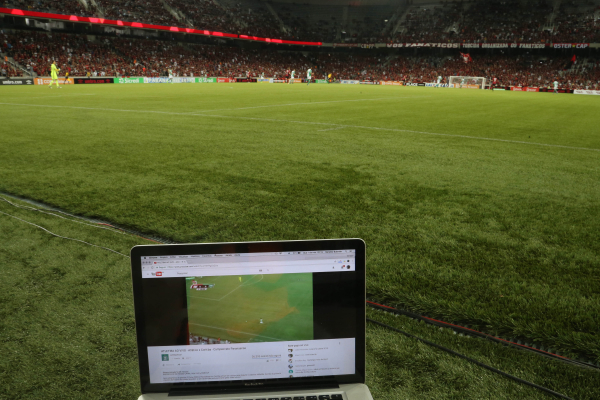 Transmissão de jogo via internet