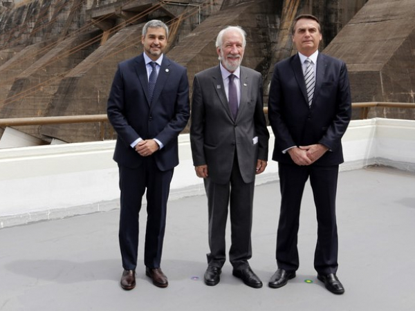 O presidente do Paraguai, Mario Abdo Benítez, com Darci Piana, vice-governador do Paraná e o presidente Jair Bolsonaro