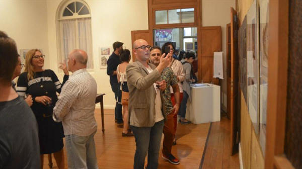 Exposição em 2016 do grupo Urban Sketchers, que se reúne para retratar prédios representativos
