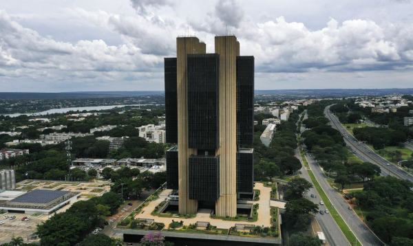 A última vez que o Copom tinha aumentado a Selic em mais de 1 ponto porcentual foi em dezembro de 2002, quando a taxa passou de 22,00% para 25,00%.