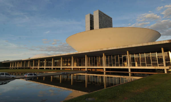 Bolsonaro: 64% disseram que o presidente não está cumprindo o que prometeu na eleição de 2018 sobre a relação com o Legislativo