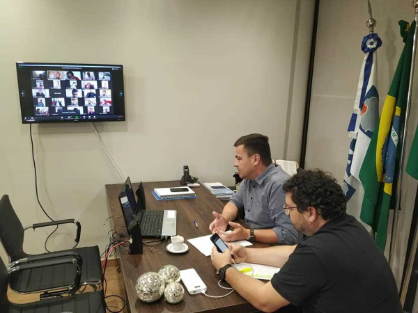 Reunião da Amop, que reúne 54 prefeituras