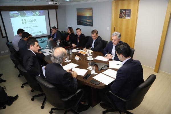 Presidente da Copel, Daniel Pimentel Slaviero, reunido com a diretoria para apresentação dos resultados financeiros de 2018.