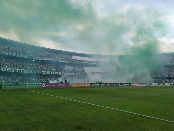 Torcida do Coritiba no Couto Pereira, contra o Brasil-RS, no último domingo