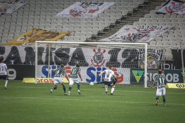 Wilson defende pênalti cobrado por Jô