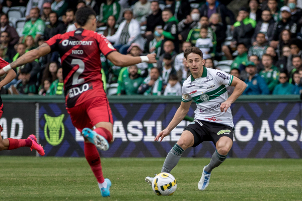 Galarza, do Coritiba, contra o Athletico