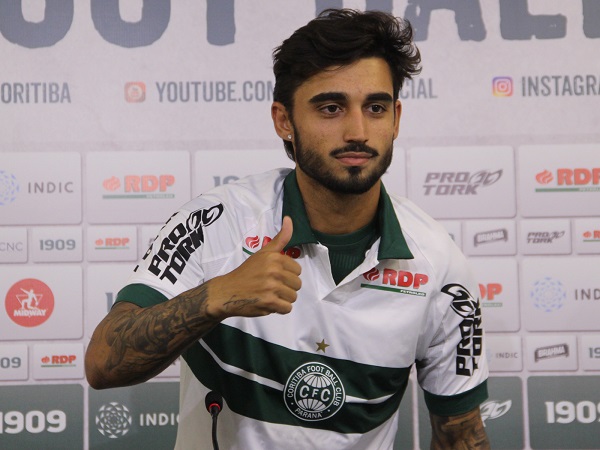 O lateral Patrick Brey: ele pode atuar no meio-campo