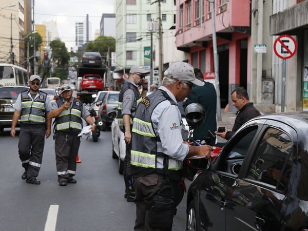 Blitze acontecem em diversos pontos de Curitiba