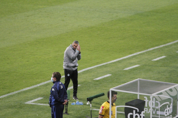 Jorginho durante o jogo com o Santos
