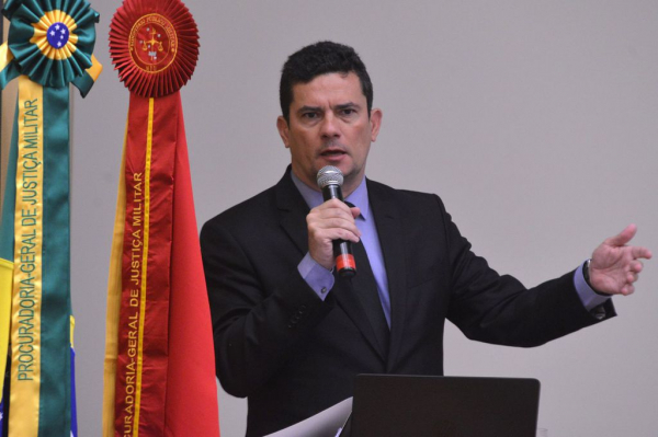 Moro: ministro condena "acomodação"