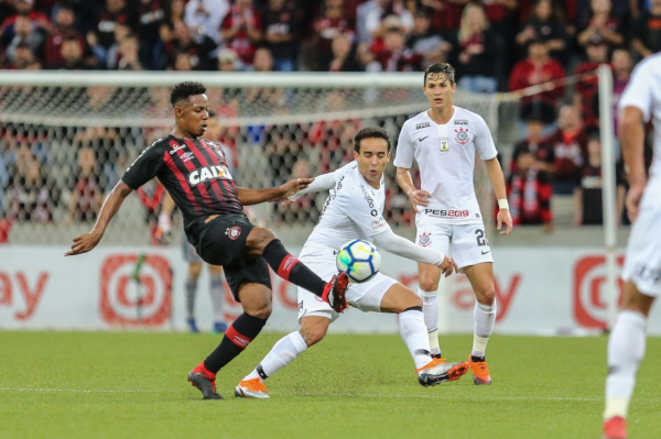 Jadson enfrenta o Athletico, na Arena, em 2018