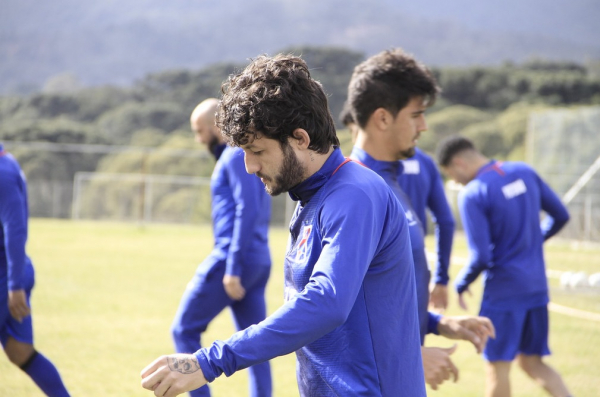 Fernando Neto: volante ou meia?