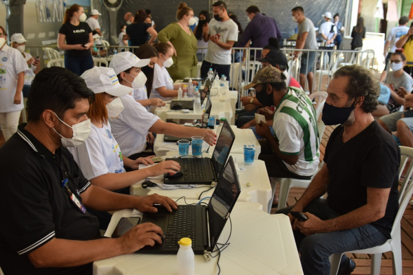 Com relação à Covid-19, 517 vacinas foram aplicadas.