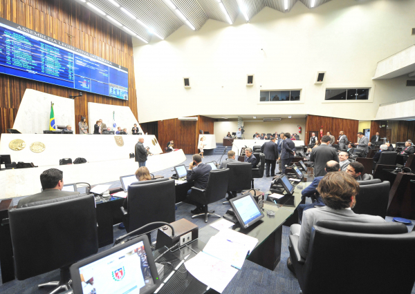 Assembleia: deputados têm verba de R$ 31,4 mil