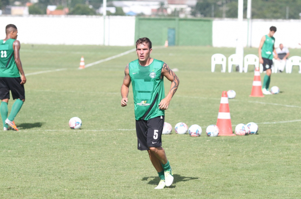 Willian Farias em treino do Coritiba, em 2013