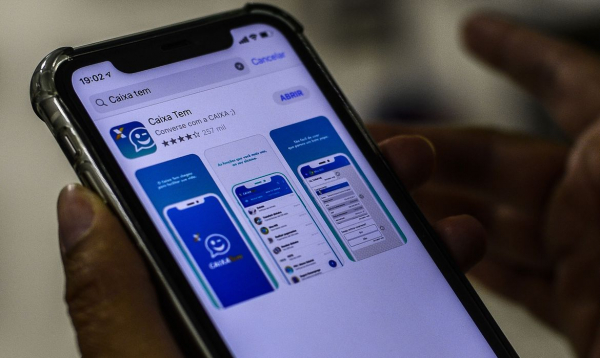 Caixa: quem não quiser retirar o dinheiro em espécie pode usar o aplicativo Caixa Tem