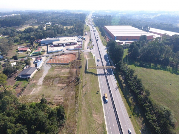 Vista aérea da BR-116, no bairro Campo do Santana, em Curitiba