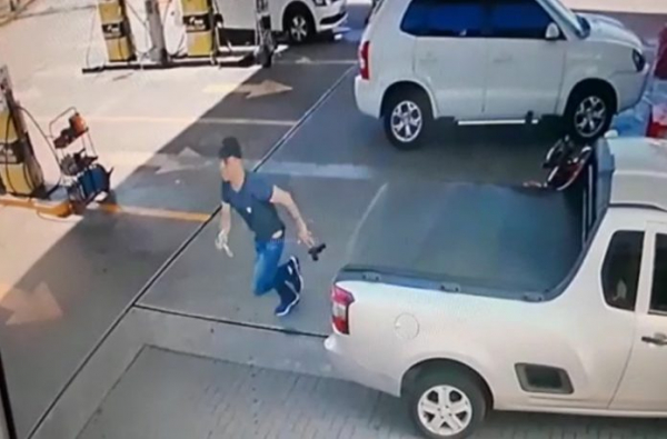 Suspeito foi preso em posto no Uberaba
