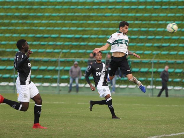 Pablo Thomaz enfrenta a Ponte Preta: seis gols em três jogos no Brasileiro de Aspirantes