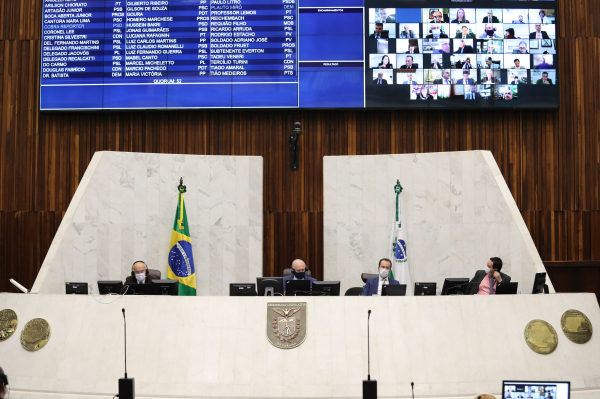Maioria dos deputados criticou "quebra-quebra" após o final da manifestação inicial