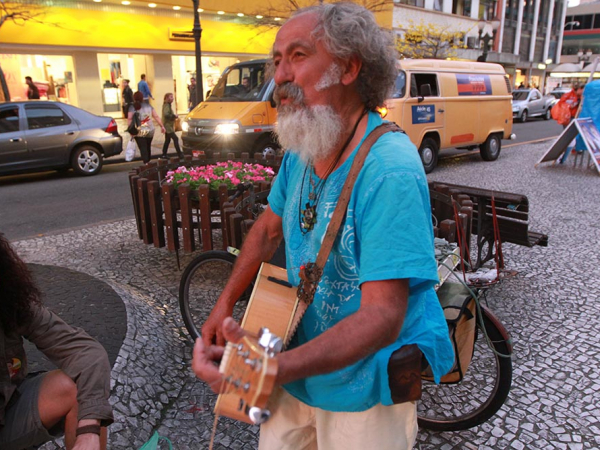 Artistas de rua têm horário restrito