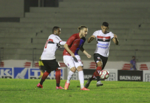 Maxi Rodríguez enfrenta o Botafogo-SP