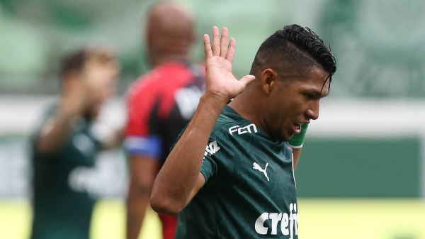 Rony 'comemora sem comemorar' o gol contra o Athletico, seu ex-clube