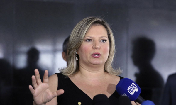 Joice Hasselmann: deputada desconfia de uma agressão e afirma ter dois suspeitos de ser o mandante do crime, ambos de nomes da política