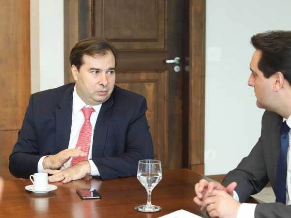 Maia e Ratinho Jr: governador disse que mudanças na previdência são necessárias
