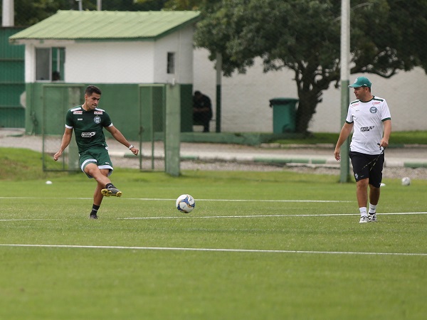 O meia Thiago Lopes